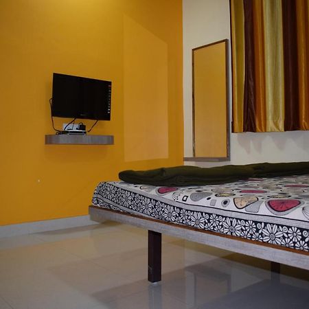 Vrundavan Hotel And Lodging Akalkot Zewnętrze zdjęcie