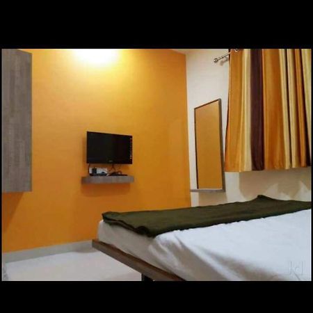 Vrundavan Hotel And Lodging Akalkot Zewnętrze zdjęcie