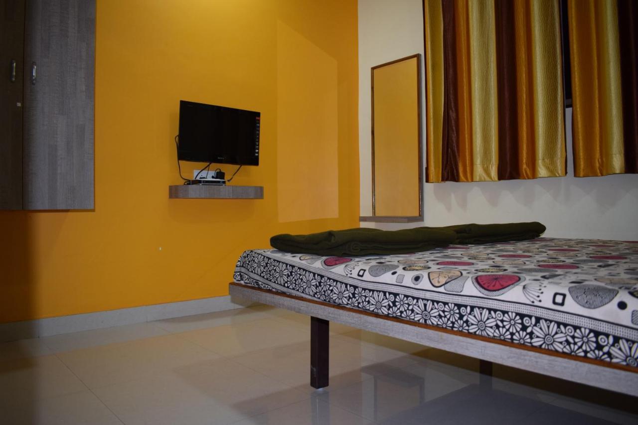 Vrundavan Hotel And Lodging Akalkot Zewnętrze zdjęcie